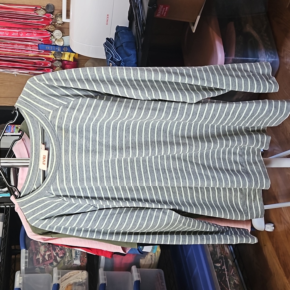 2x long sleeve shirt